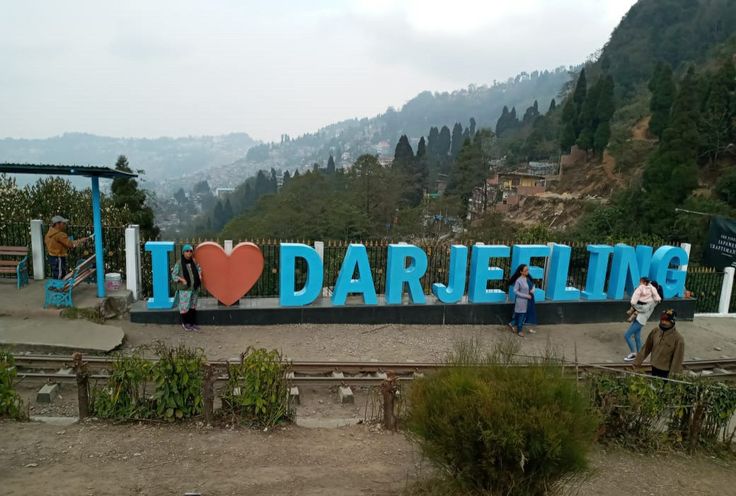 Darjeeling and Marik Tour Package 2N/3Dasy - Banner